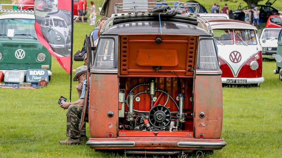 Barndoor Bus